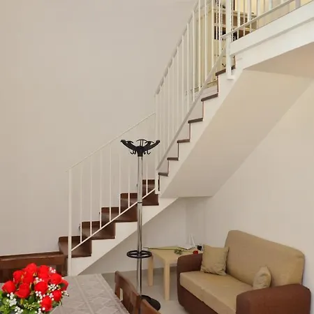 Happy House * ポンペイ